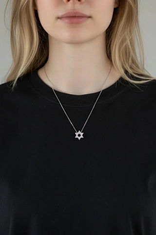 قلادة ديفيد نجمة صغيرة من الألماس ذهب أبيض صلب عيار 18 قيراط